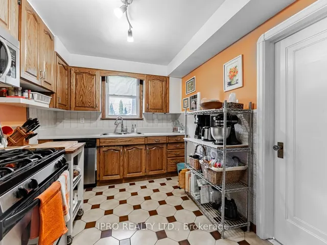 Additional image 11 of 948 Pape Ave