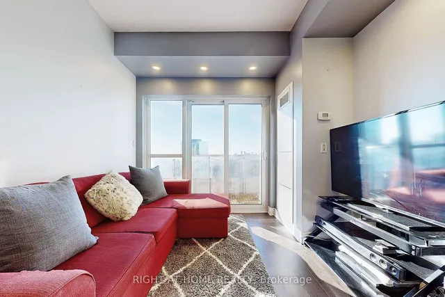 Additional image 3 of 181 Village Green Sq Unit 1218