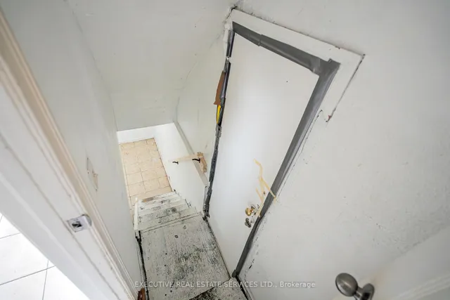 Additional image 25 of 190 CAMERON Ave