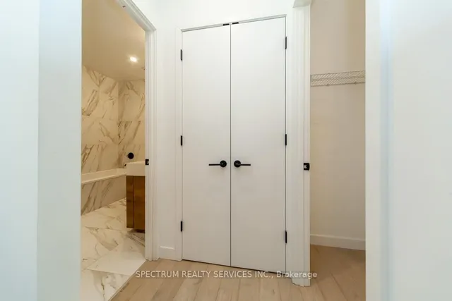 Additional image 32 of 505 Richmond St Unit 424