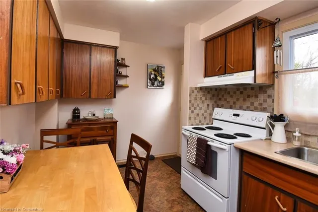 Additional image 11 of 6 Hugo Crt