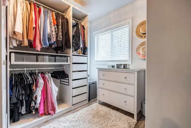 Additional image 27 of 925 Garth St