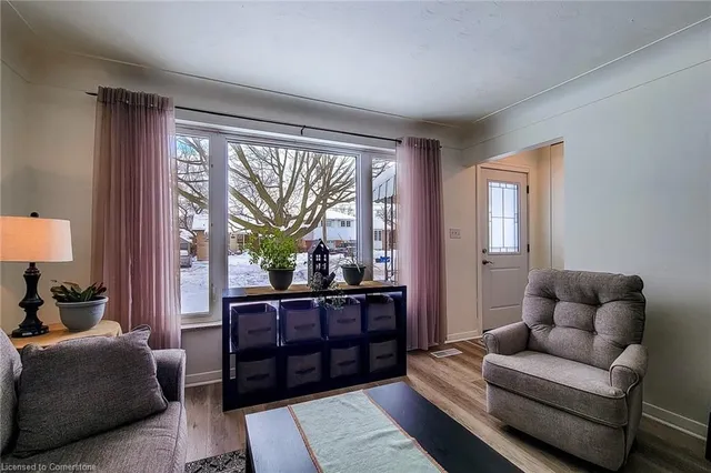 Additional image 6 of 249 Fernwood Cres