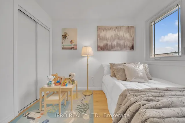 Additional image 33 of 18 Tessler Cres