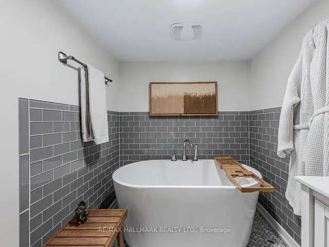 Additional image 24 of 1584 Dundas St