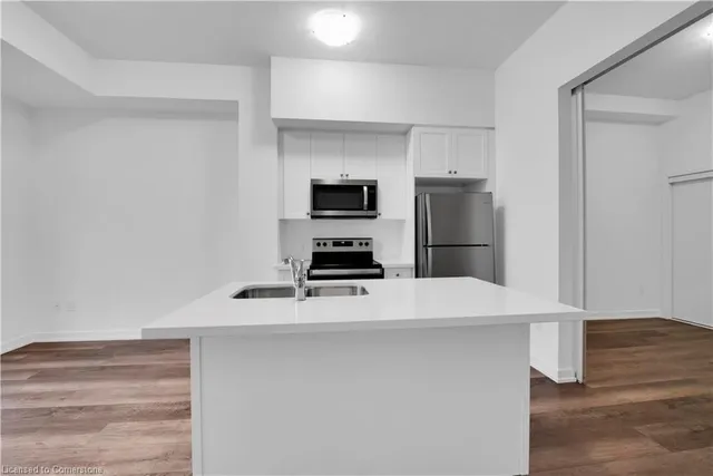 Additional image 13 of 460 Dundas St Unit 122