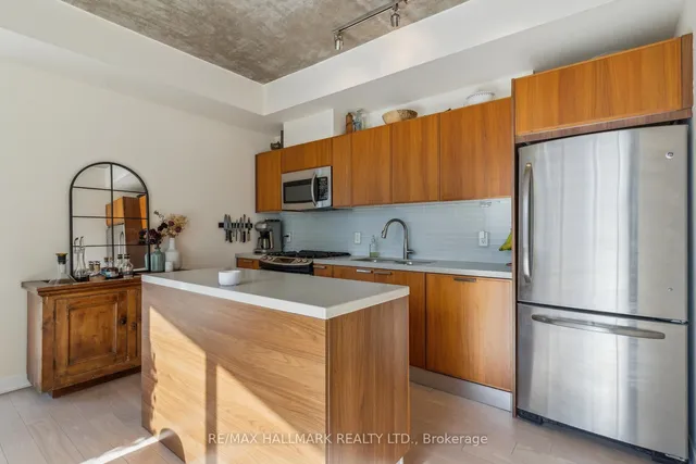 Additional image 14 of 318 King St Unit 1014