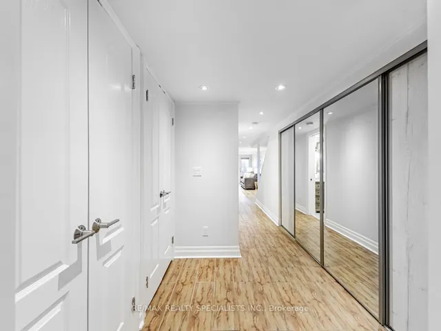 Additional image 22 of 29 Moutray St