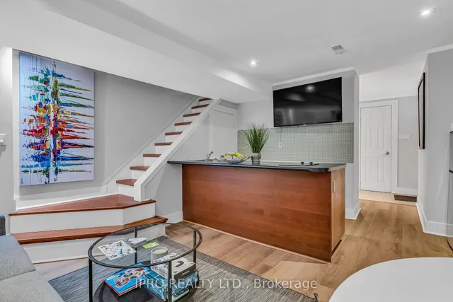 Additional image 30 of 264 Howland Ave