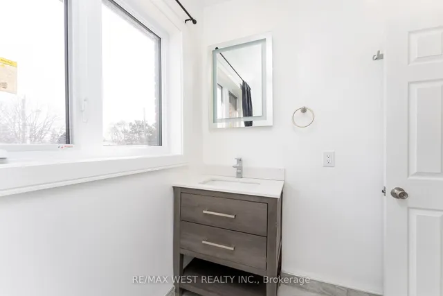 Additional image 21 of 102 Guestville Ave