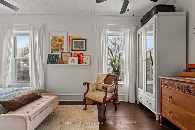 Additional image 23 of 54 Emerald St