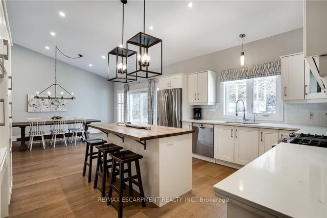 Additional image 17 of 14 Sullivan's Lane