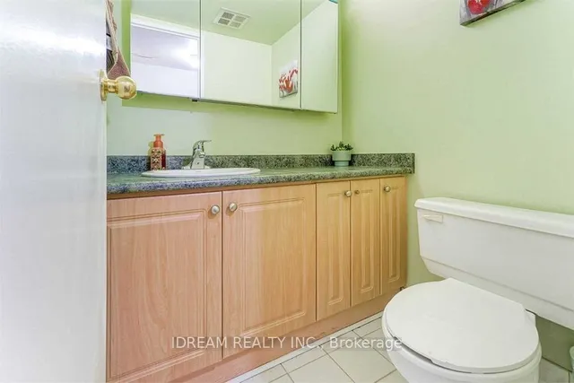 Additional image 21 of 3700 Kaneff Cres Unit 202
