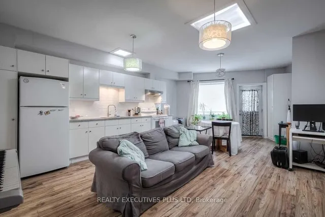 Additional image 7 of 1435 Kingston Rd