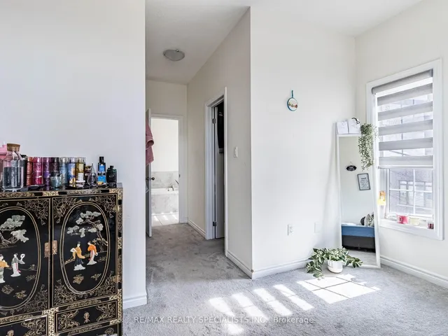 Additional image 36 of 37 Peak Dr