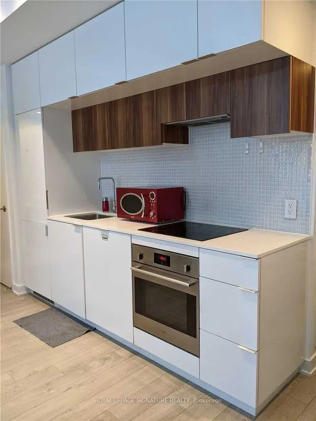 Additional image 2 of 185 Roehampton Ave Unit 201
