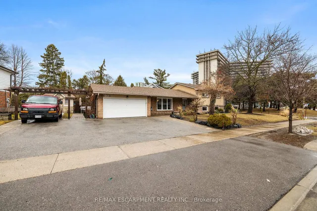 Additional image 2 of 1045 Bloor St