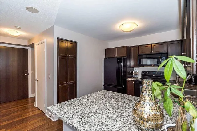 Additional image 12 of 125 Village Green Sq Unit 1409