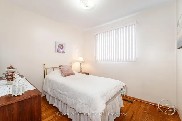 Additional image 24 of 79 Husband Dr