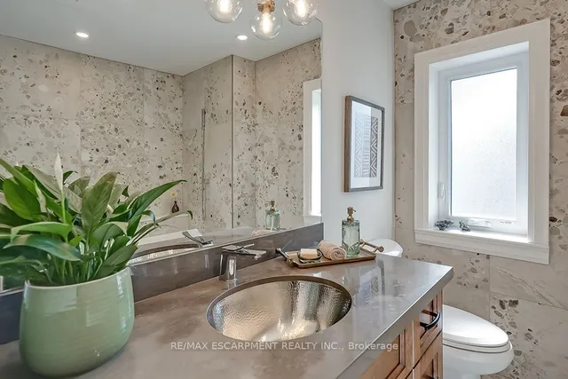 Additional image 23 of 109 Lake Avenue Dr