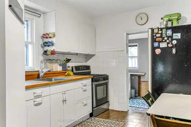 Additional image 12 of 131 Montrose Ave