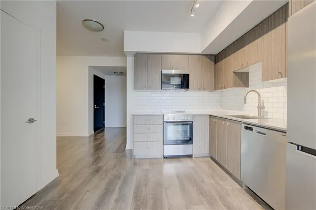 Additional image 2 of 15 Wellington St Unit 608