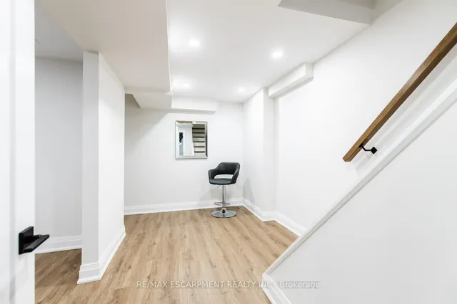 Additional image 30 of 150 Gateshead Cres Unit 101