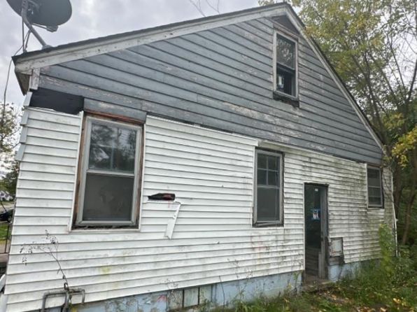 9377 Memorial Ave, Detroit, MI 48228