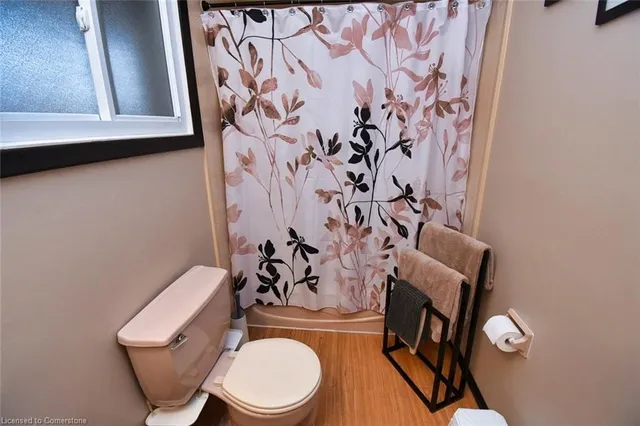 Additional image 21 of 6 Hugo Crt