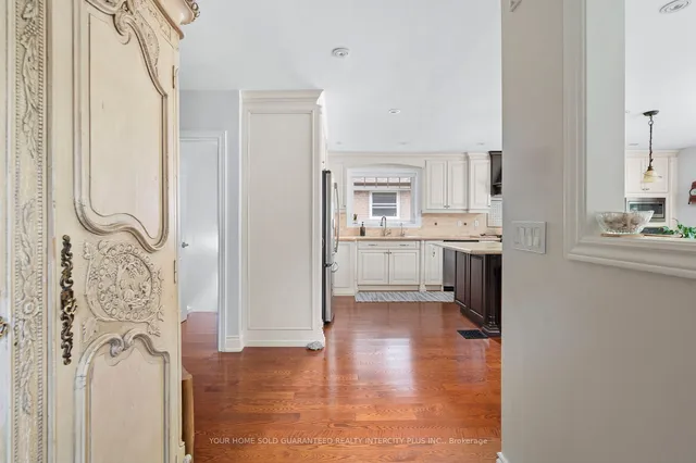 Additional image 7 of 8 Neapolitan Dr