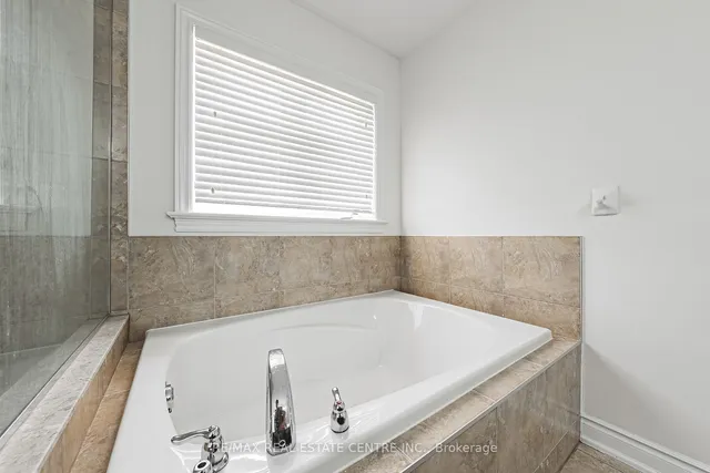 Additional image 29 of 107 Hazelton Ave