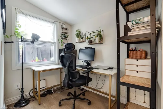 Additional image 23 of 44 Steven St