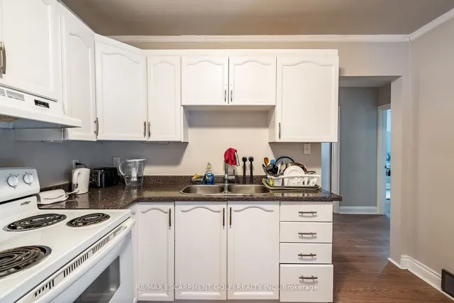 Additional image 19 of 124 WHITNEY Ave