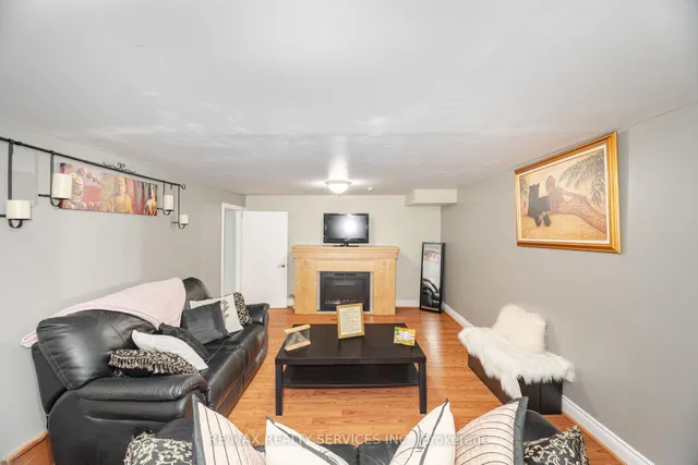 Additional image 27 of 19 Town House Cres