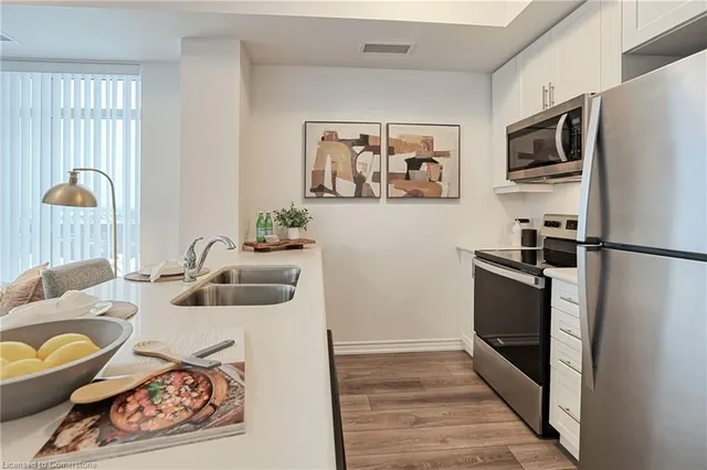 Additional image 11 of 460 Dundas St Unit 611