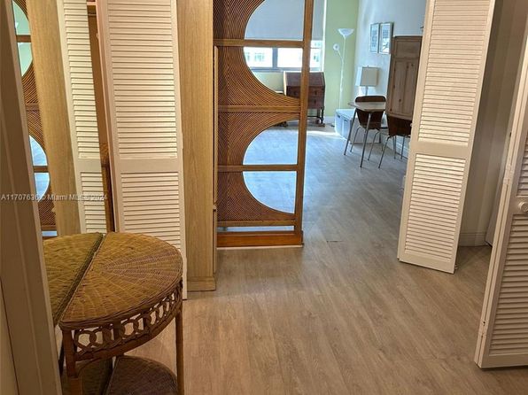 801 Brickell Bay Dr APT 1463, Miami, FL 33131