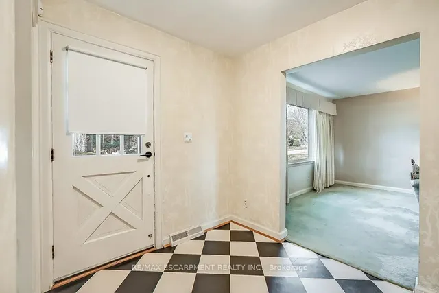 Additional image 8 of 359 Rosslyn Dr