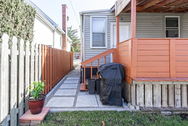 Additional image 31 of 27 Fairview Ave