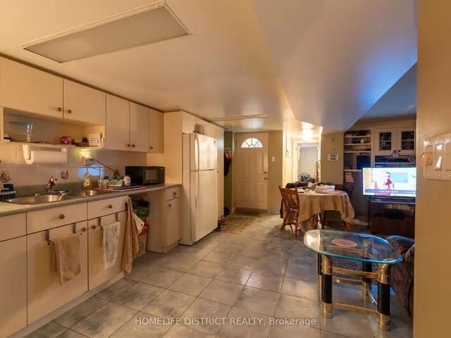 Additional image 28 of 157 Silverthorn Ave