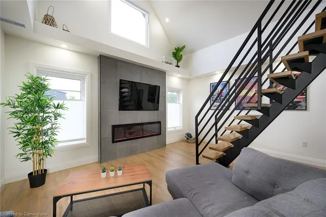 Additional image 33 of 198 Dundurn St