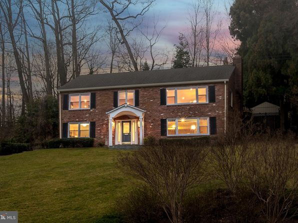7104 Sussex Pl, Alexandria, VA 22307