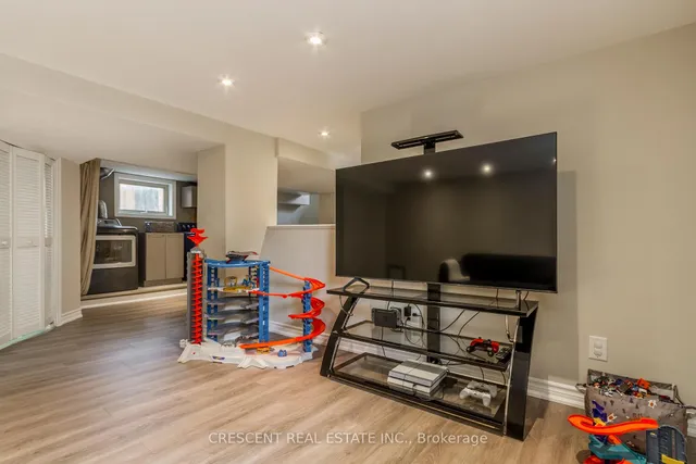 Additional image 30 of 35 Ellins Ave