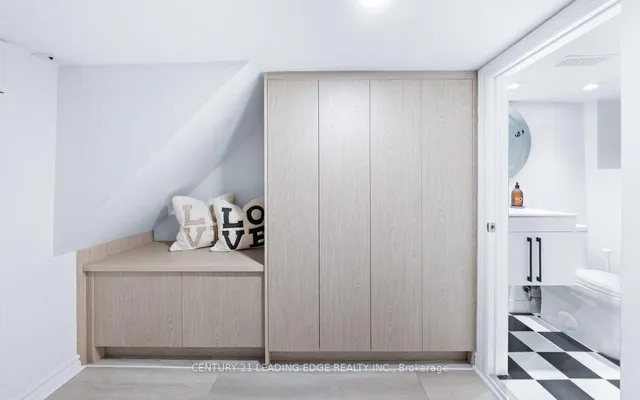 Additional image 30 of 32 Mortimer Ave