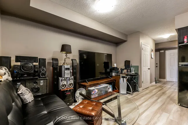 Additional image 7 of 38 Howe Dr Unit 8B