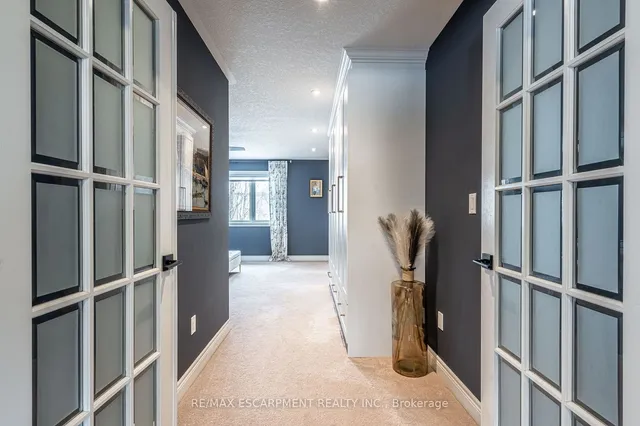 Additional image 27 of 80 Commando Crt