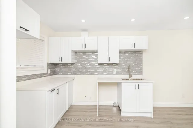 Additional image 28 of 922 Burlington St