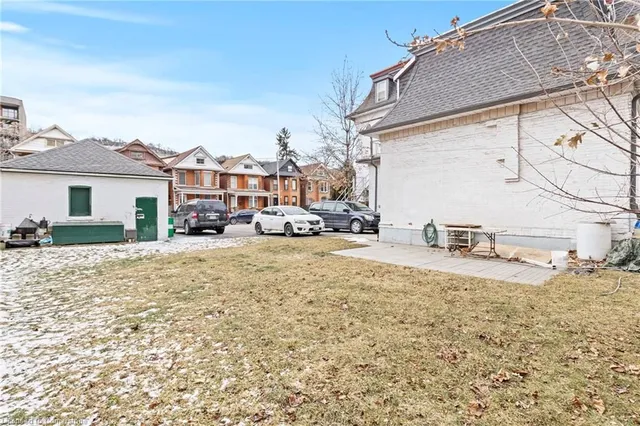 Additional image 34 of 17 Webber Ave