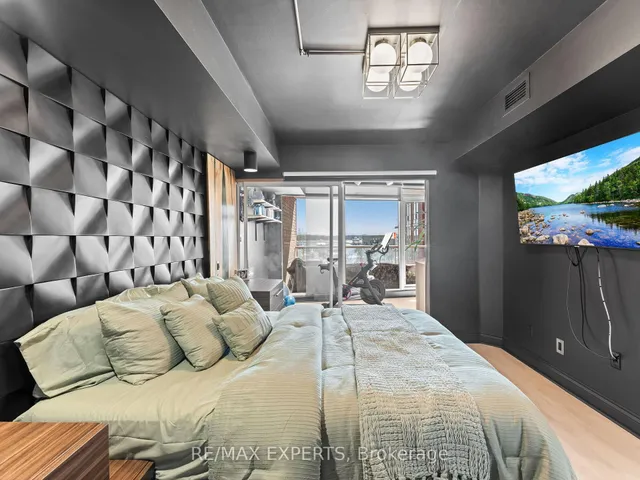 Additional image 18 of 550 Queens Quay Unit 412