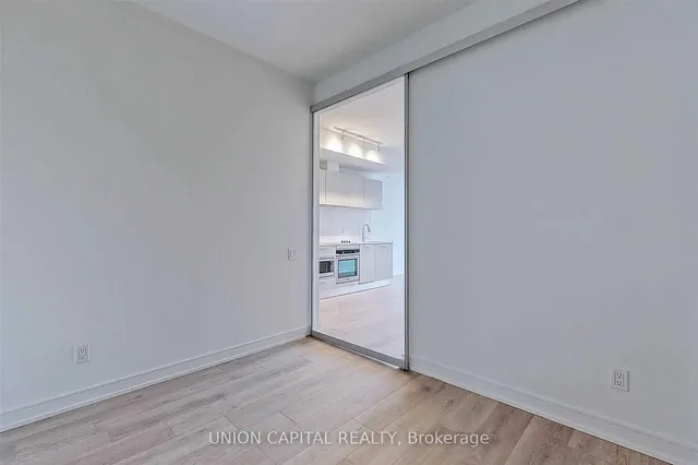 Additional image 9 of 3 Gloucester St Unit 2013