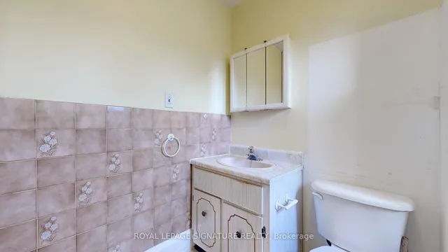 Additional image 21 of 1625 Keele St